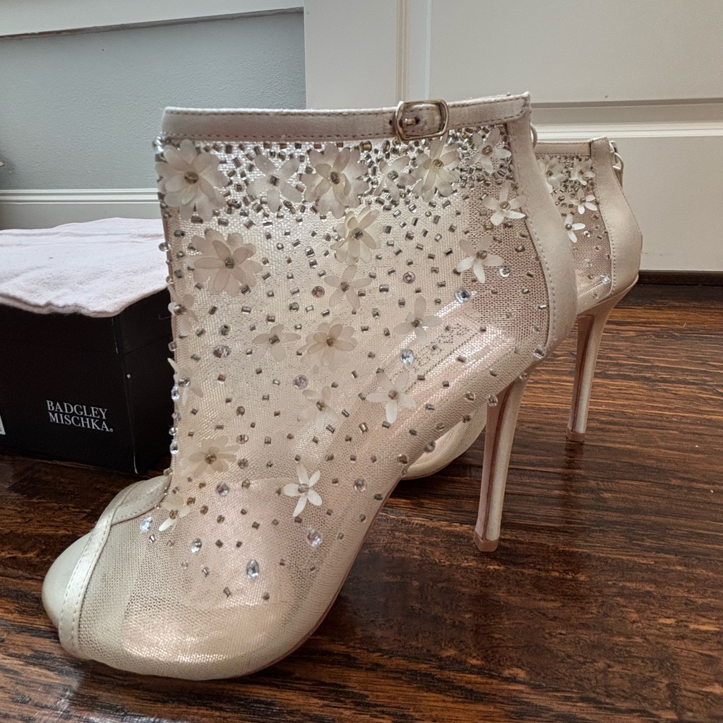 Badgley Mischka Floral Embellished Heels In Champagne